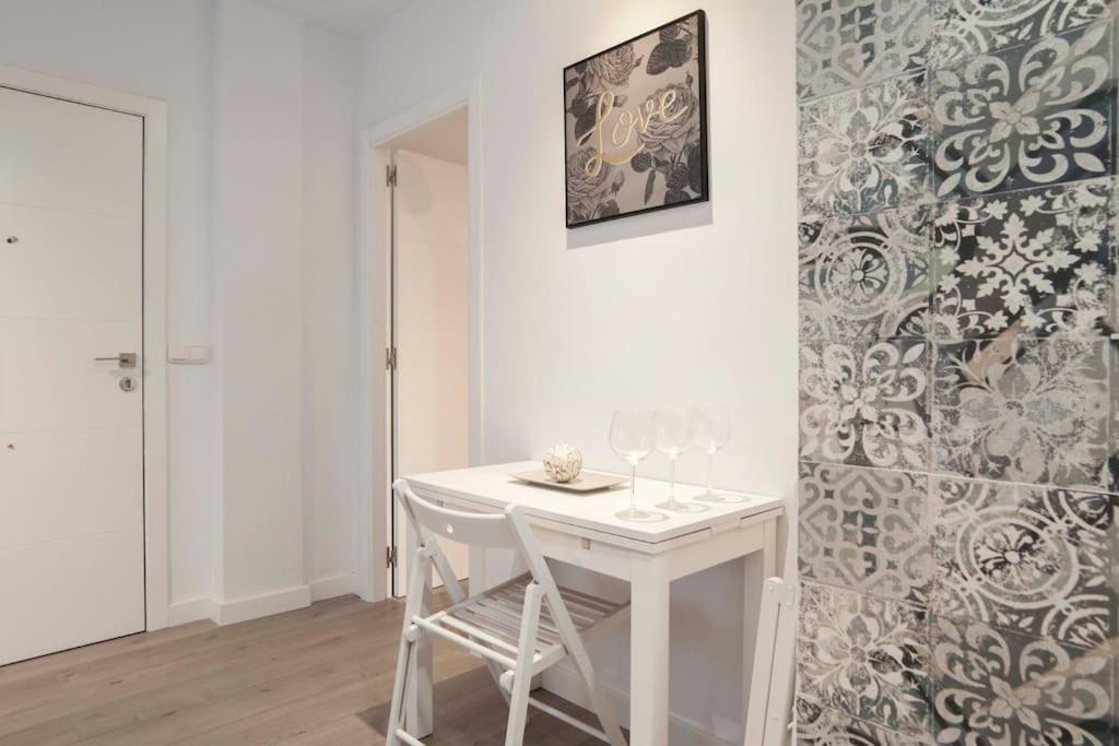 Moderno Apartamento En Plaza Merced Malaga Luaran gambar